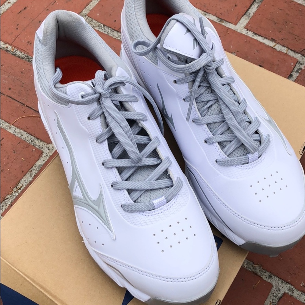 Mizuno Cleats White